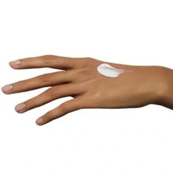 NWOB Clarins Hand and Nail Treatment Cream, 30ml/1oz - Picture 5 of 7